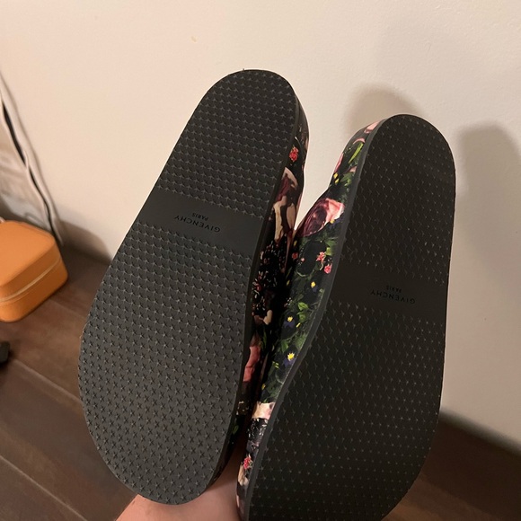 Authentic Givenchy Sandals - Picture 5 of 6
